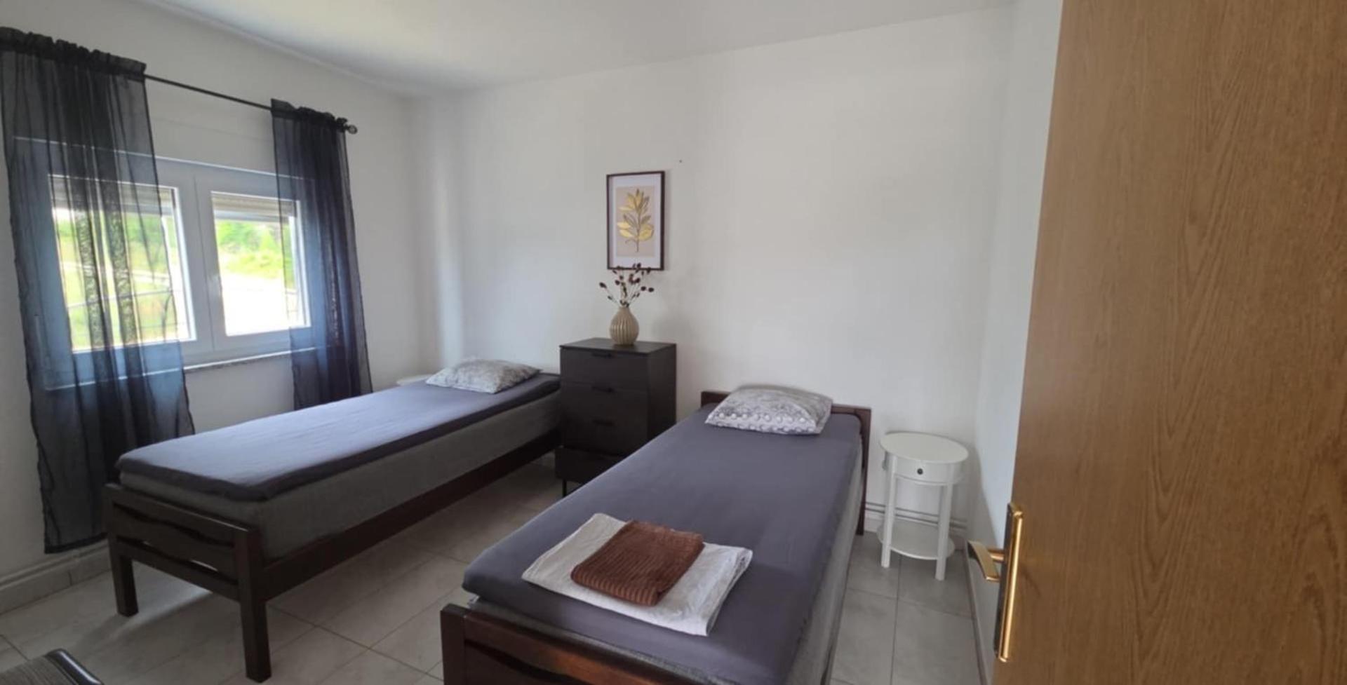 Apartments Nicole Wera Nin Habitación foto